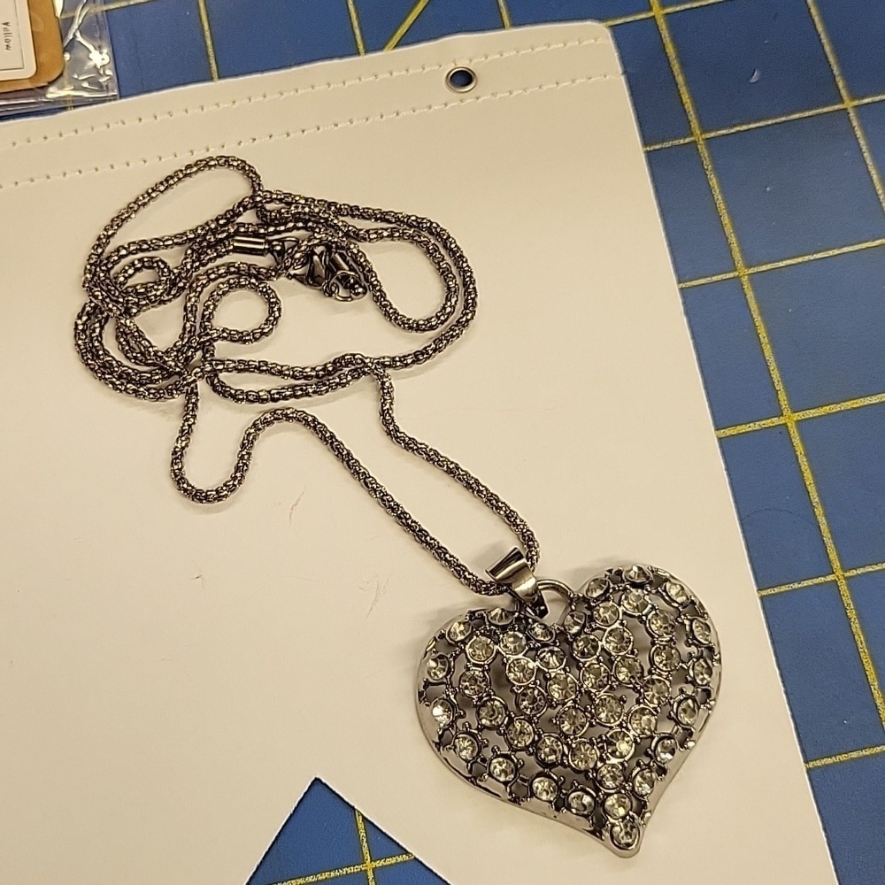 Pewter Necklace Rhinestone 1.5" Heart 30" Chain